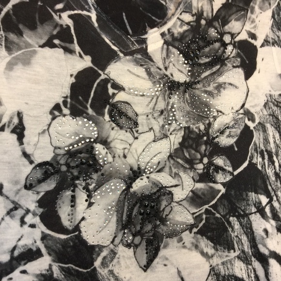 Lightweight Summer Top With Bling - Picture 3 of 5